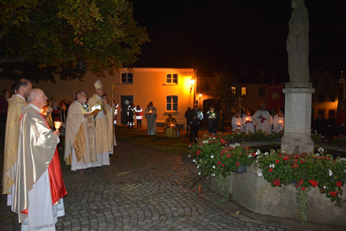 Gebet am Theresienbrunnen