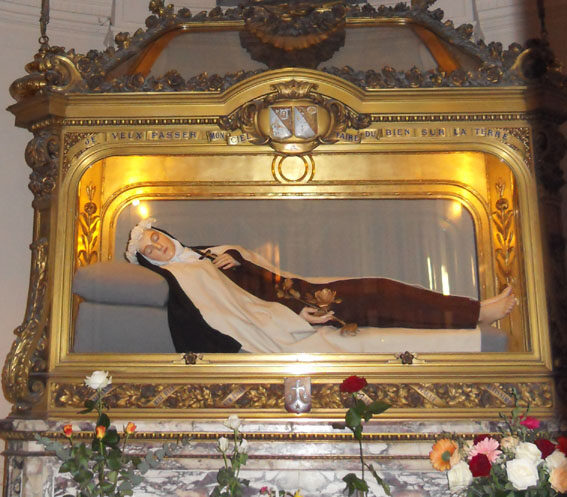 Bild-2-Theresienschrein-im-Karmel-von-Lisieux.jpg